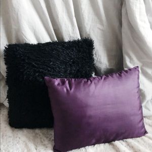 🛋 Plum and Black Pillow Set